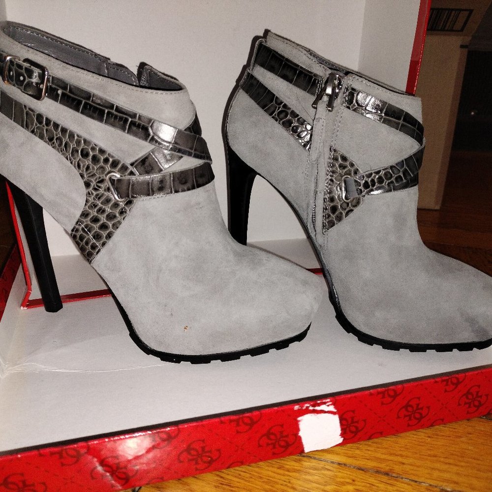 brand NEW  Guess multi suede gray ankle booties